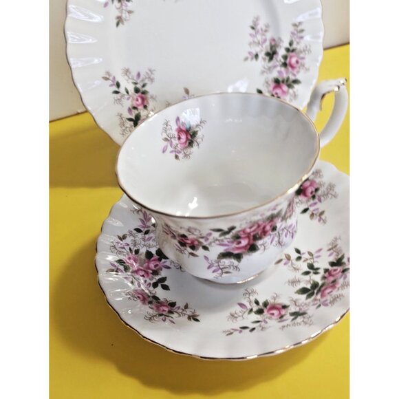 4 Sets Royal Albert Bone China Lavender Rose Tea Cup Saucer & Bread Plate 2008 - Picture 2 of 14
